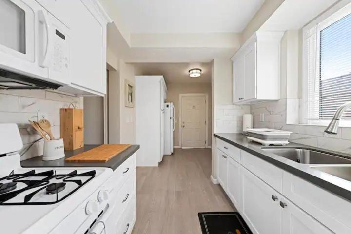 Spacious Centrally Located New 2 Bedroom Property! Inglewood Kültér fotó